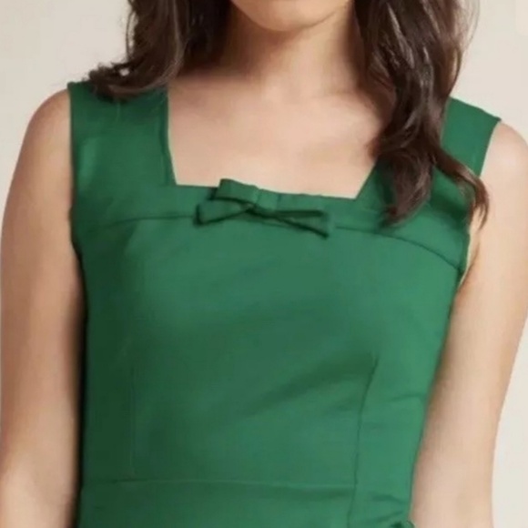Modcloth Dresses & Skirts - Modcloth Retro Green Bow Sheath Dress